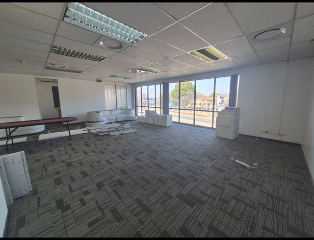 243M² OFFICE TO LET IN WOODMEAD